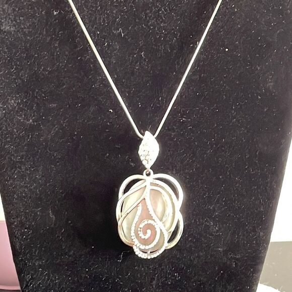 FASHION NECKLACE | Silk Stone Pendant | Silver Toned 27-inch Box Chain - Picture 1 of 3